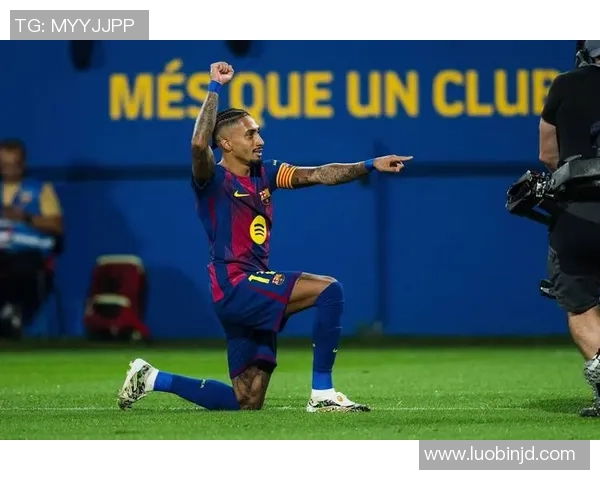 足球场上巧妙躲避对方球员的明星球员盘点及技巧解析