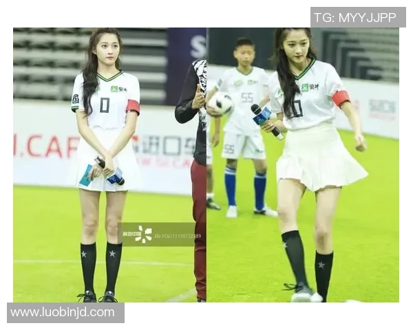 足球明星卡通形象短袖女款设计独特时尚运动潮流夏季必备单品